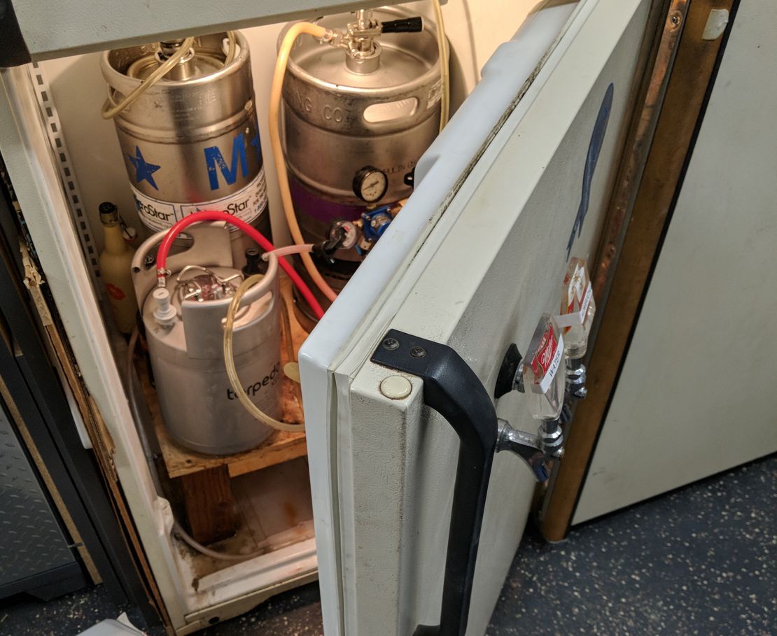 How to build a DIY sparkling water system at home